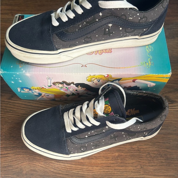 Vans - Picture 4 of 5